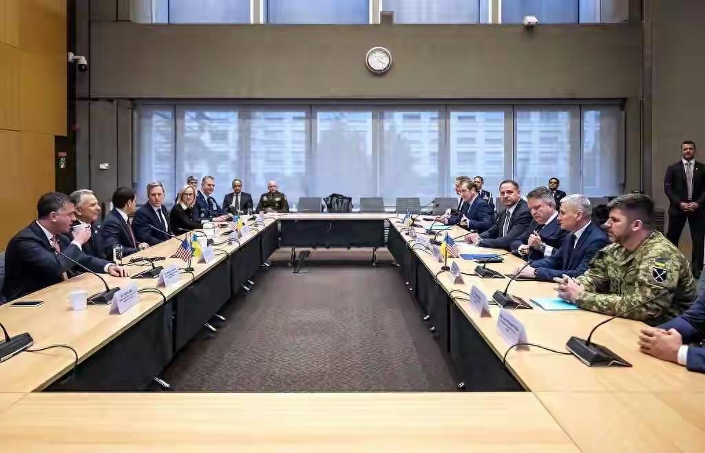 新的混战开始，北约11国派兵堵门，普京通知中国，给中俄关系定调
 
新的混战开始