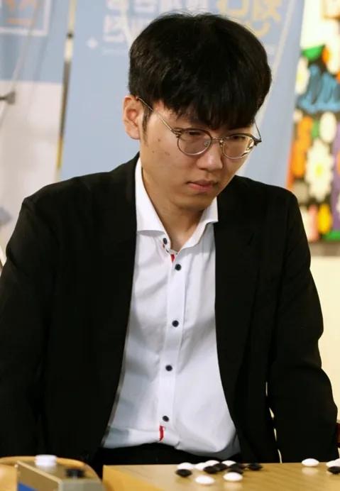 同期英才~冤家路窄

记小申打败大申晋级决赛



第10届国手山脉杯围棋国际大