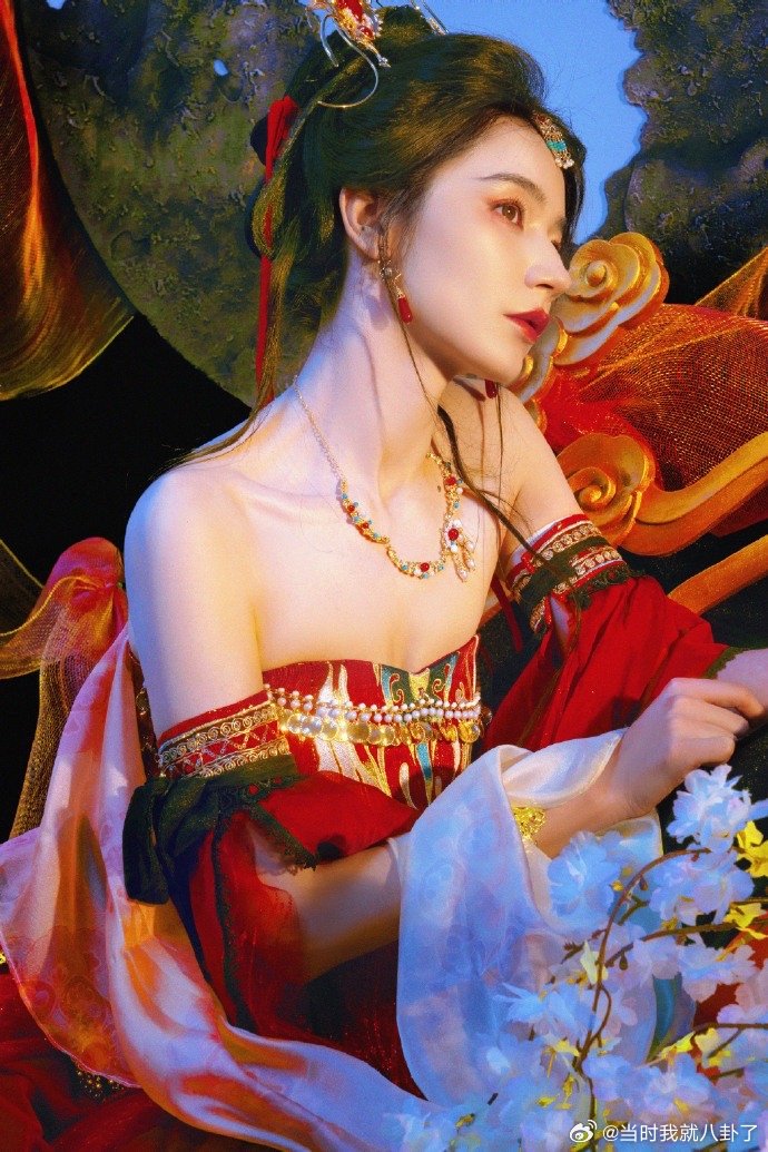 浪姐7买股代斯 代斯好美一大美女！气质出众，脸也如此权威！期待乘风2026