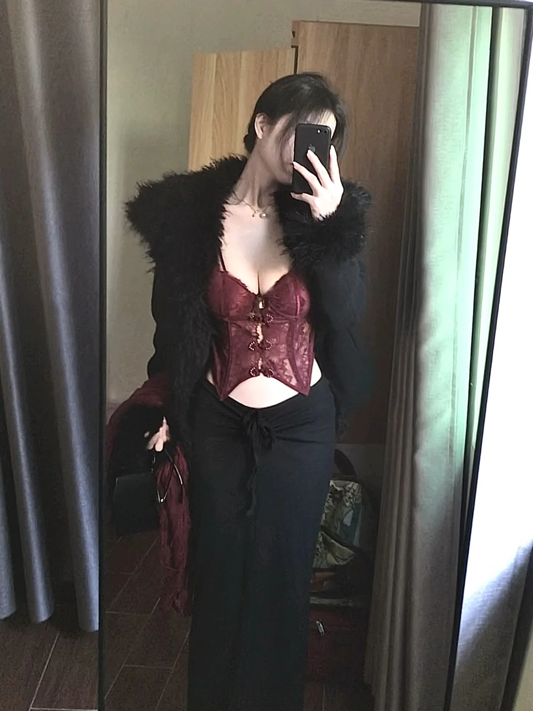 圣诞节穿搭！红黑色系穿搭尊的很质感啊！