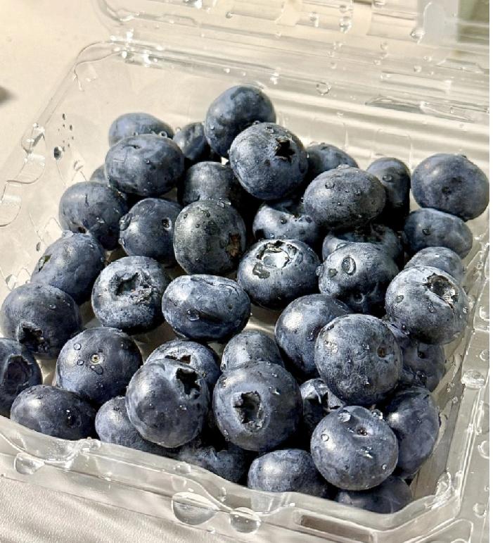 水果不能随便乱吃啊[捂脸]

听说蓝莓营养好，花青素、维C、维E都有，抗衰老还护