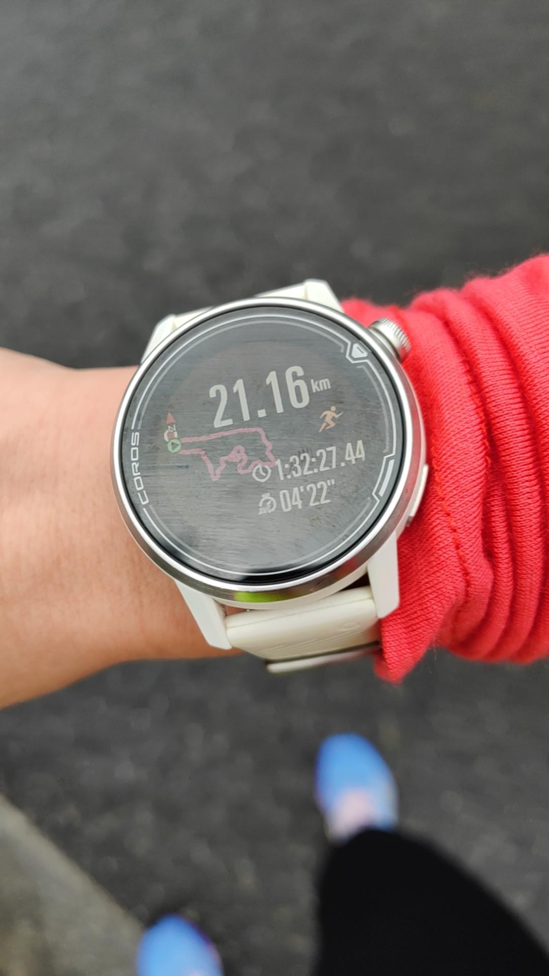 七天下雨，又湿又冷。
今早不是大神鼓励，又是起不来的早上，带着痛苦面具跑了21公