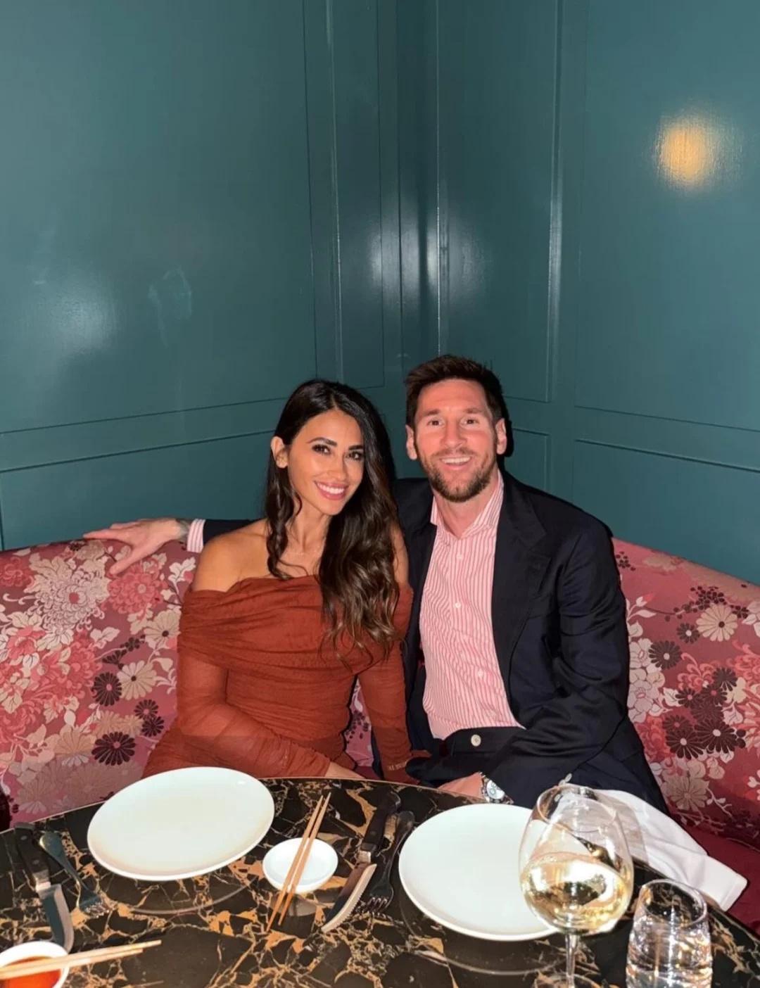 梅西最喜欢和老婆约会的时候，不带臭小子们
梅西 安东内拉 梅西和安东内拉