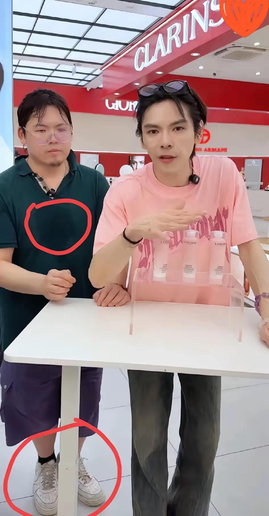 别再拿年龄差说事了，向太不肯认向佑的另一半，根本不是嫌女方大十岁那么简单。
  