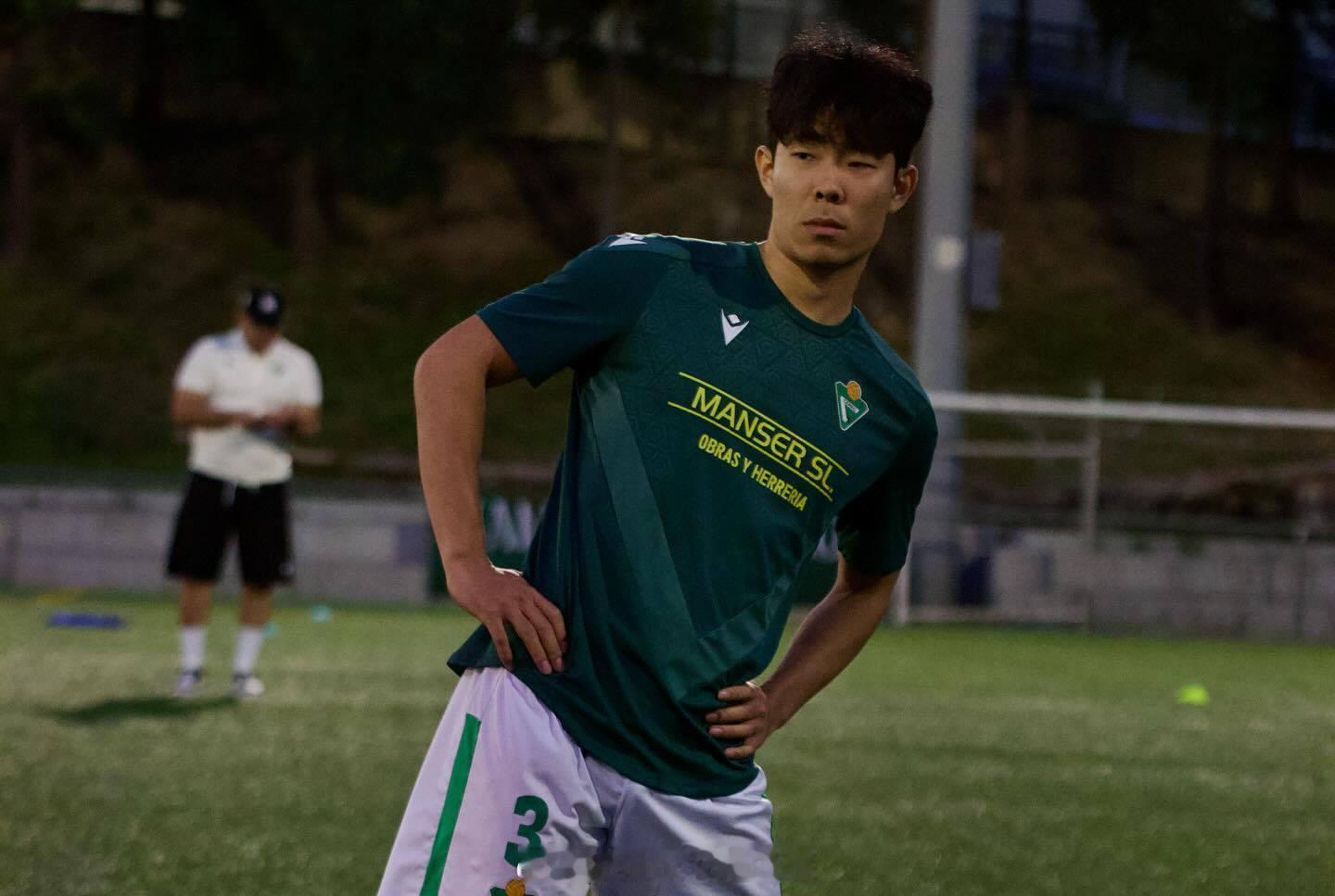 郝英东【西班牙加泰丙级联赛(9) 第10组第25轮】2026年4月11日，塞罗体