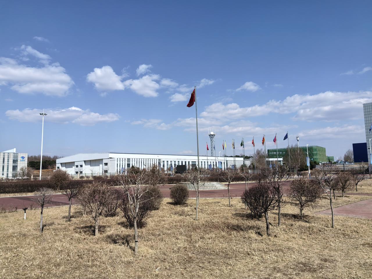 发头条，送问候，情意绵绵真情在。远思念，近相伴，真诚好友情不断。心相通，意相连，