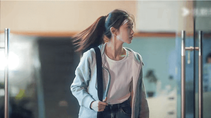 刘浩存在小花里长得算最惊艳的，现在新来的小花真没几个拿得出手的。所以张导眼光是不