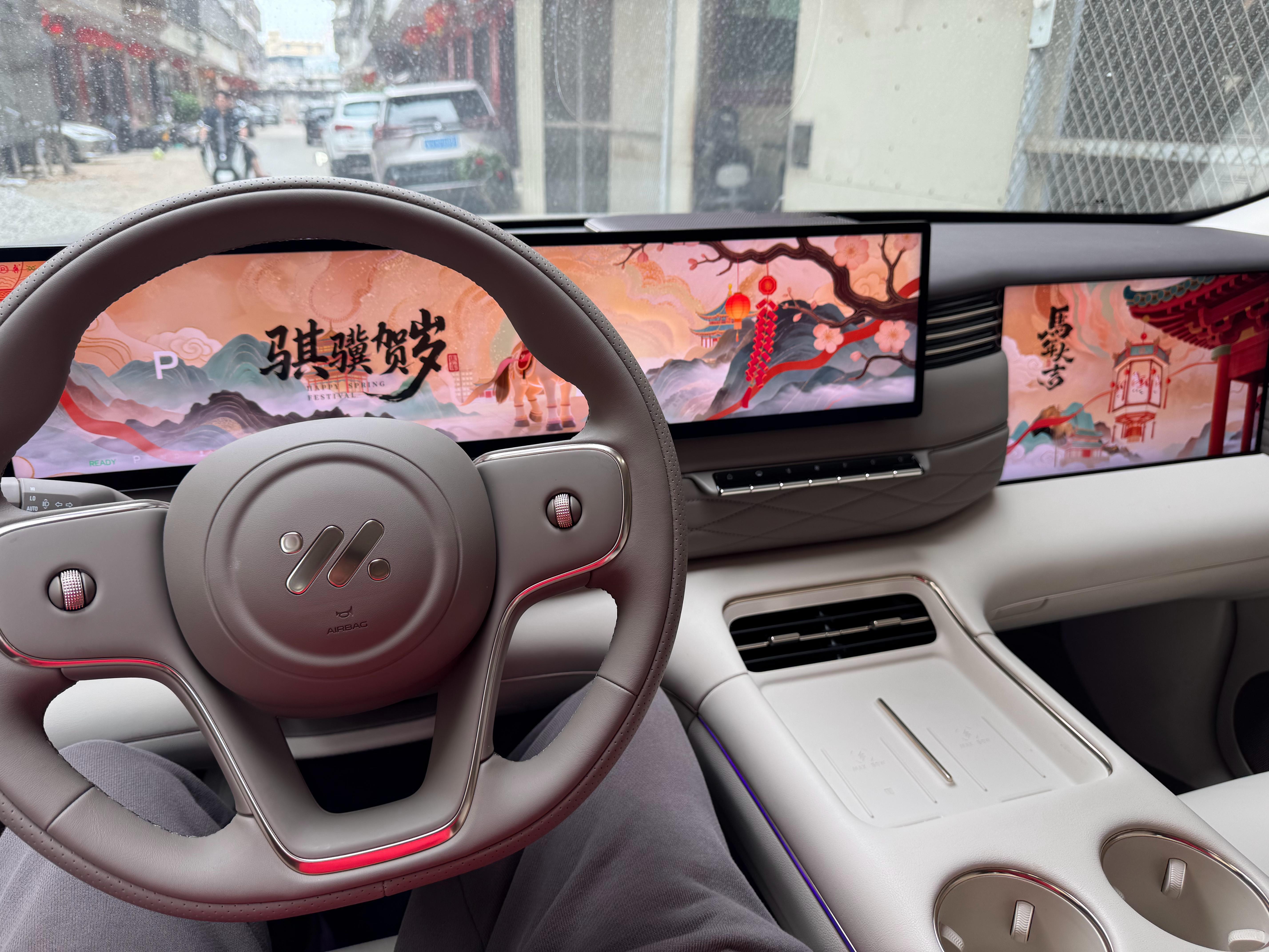 每天上车都是新年开机主题，大家车的智己ls9 情绪价值这块拿捏得死死的。今天年初