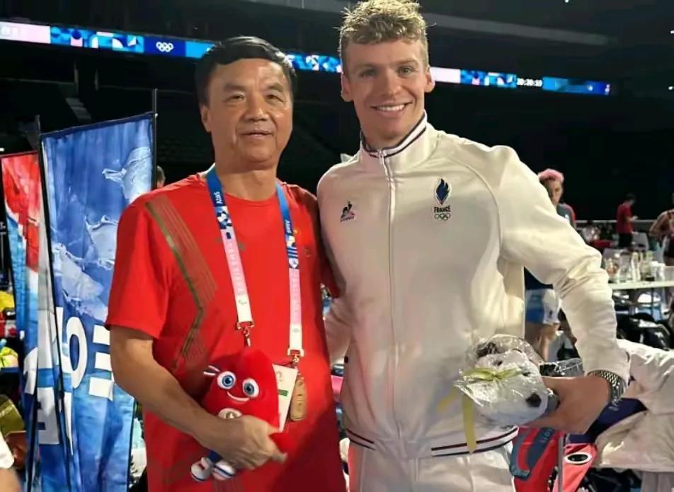 马尔尚主动登门道歉，看来这孩子终于认清了严峻的形势：
1、法国是东道主，对待客人