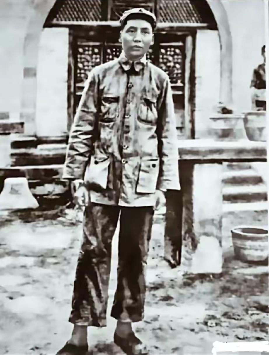 斯诺在《红星照耀中国》一书中这样写到；