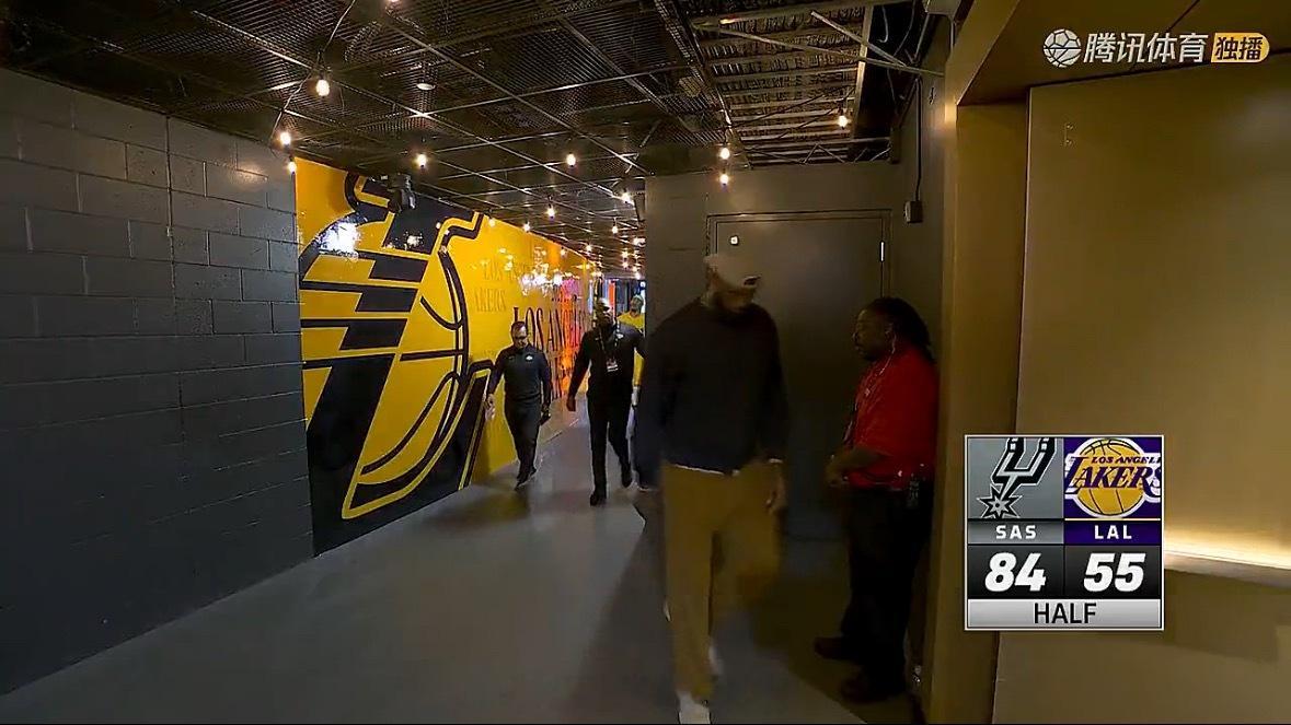 半场结束，马刺客场领先湖人29分下半场两个注意事项：保护好自己、准备5打8马刺v