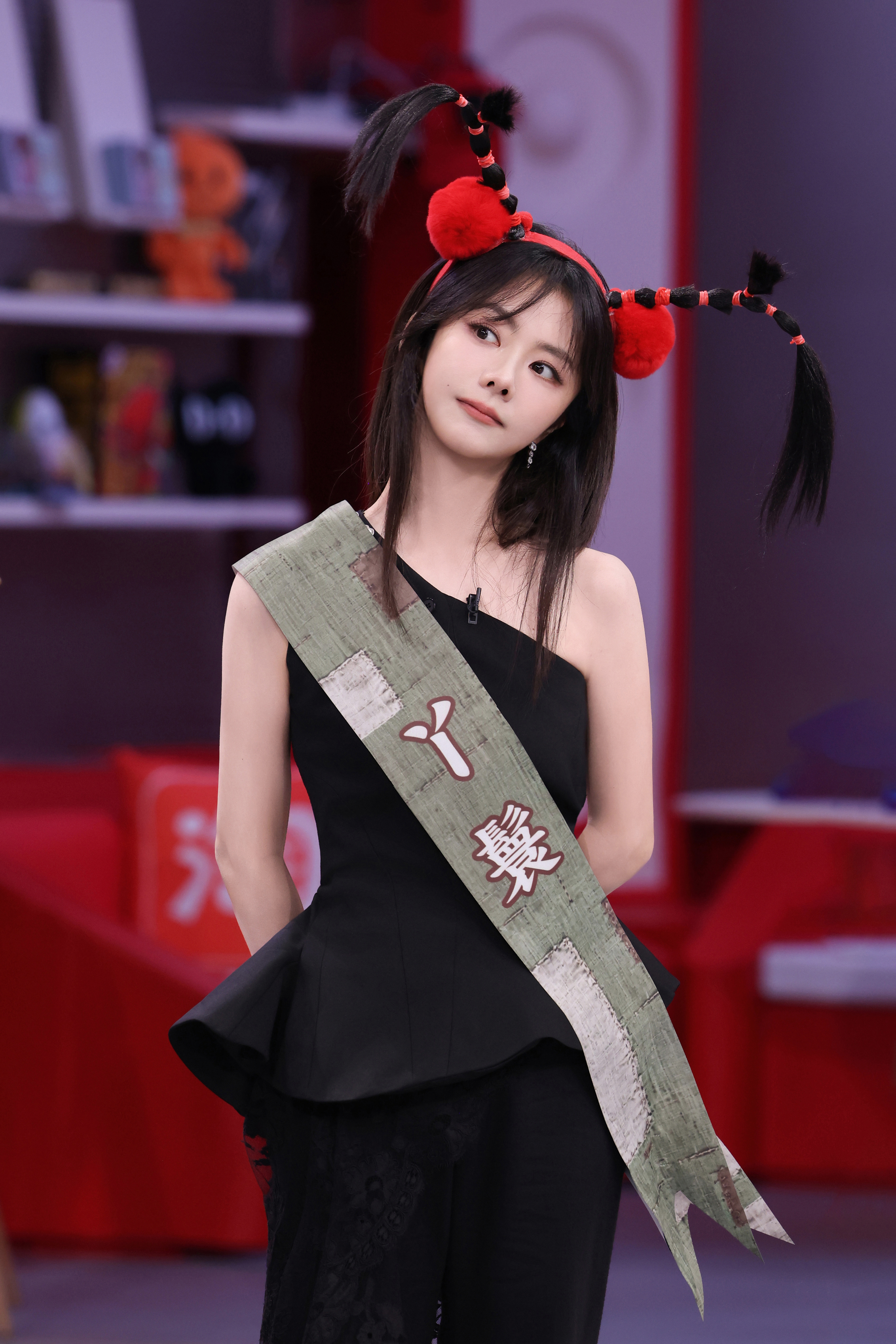 谭松韵[超话] 🥳 谭松韵兰香如故 小贴抖抖抖，好六街限定记忆掉落！捕捉到一只