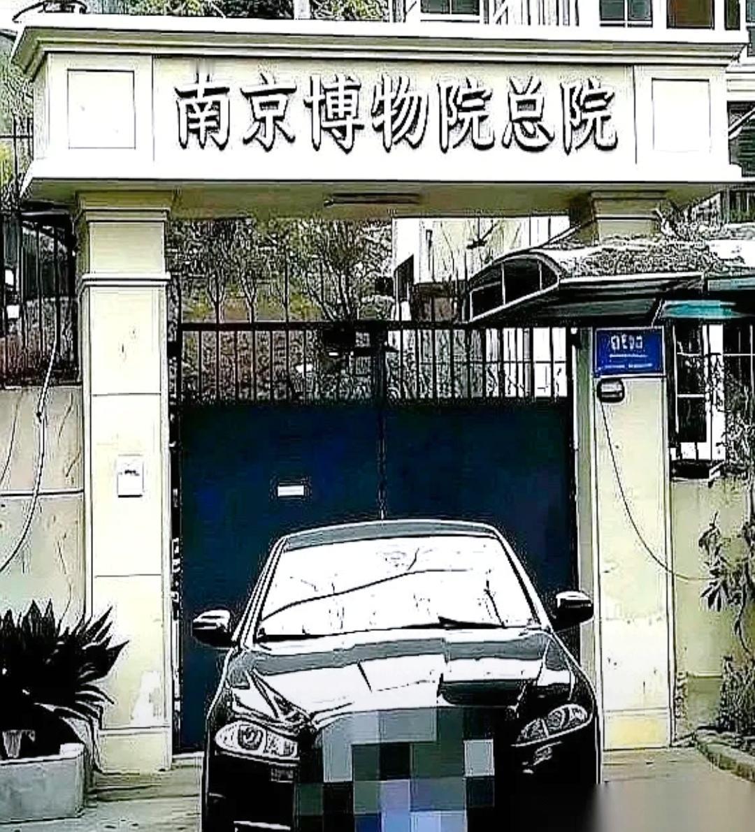 徐湘江现在恐怕是全天下最“孤独”的人，也是最“抢手”的猎物。

这看似是一场猫鼠