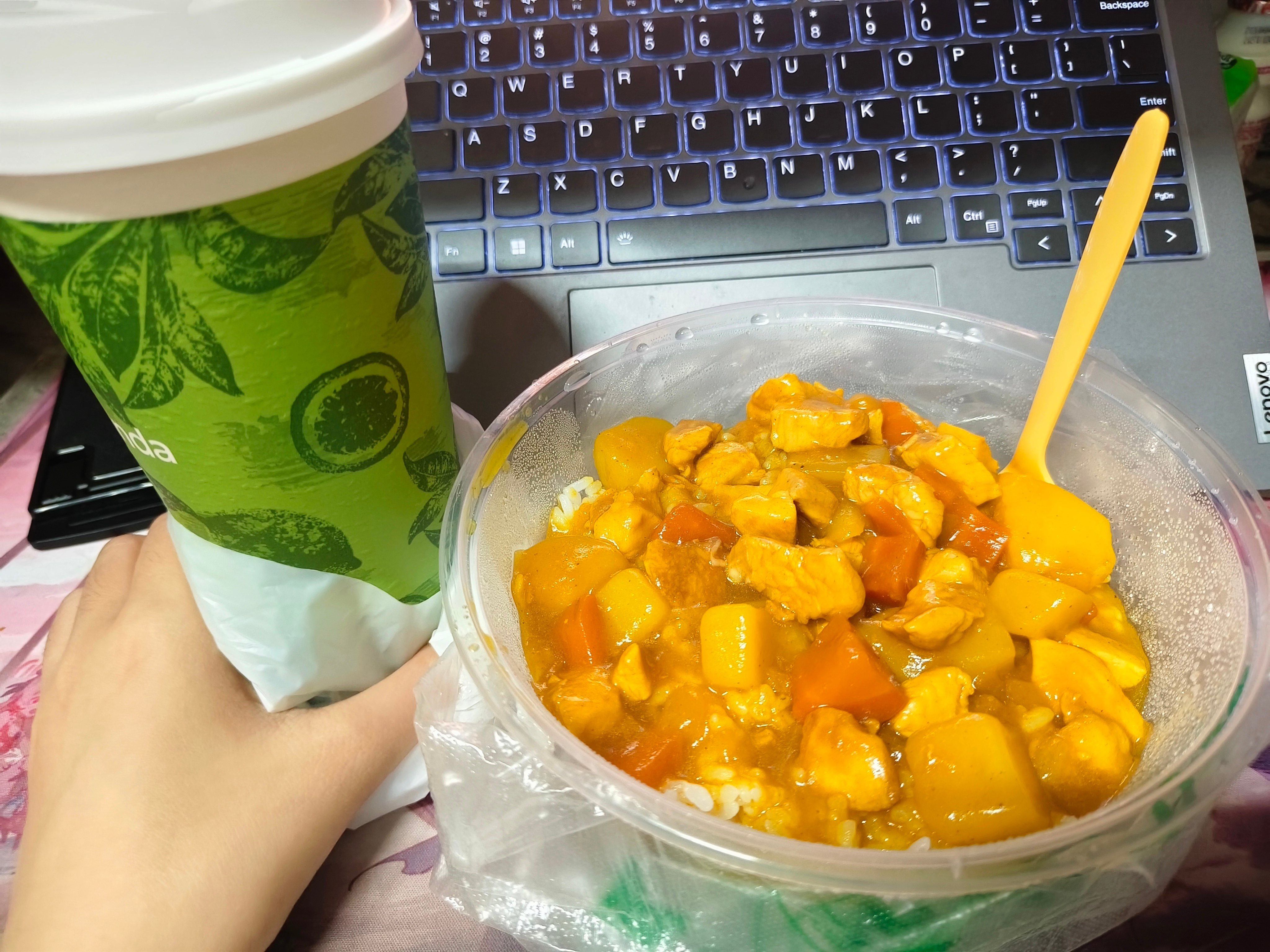 豆乳米麻薯热的，咖喱鸡肉饭 