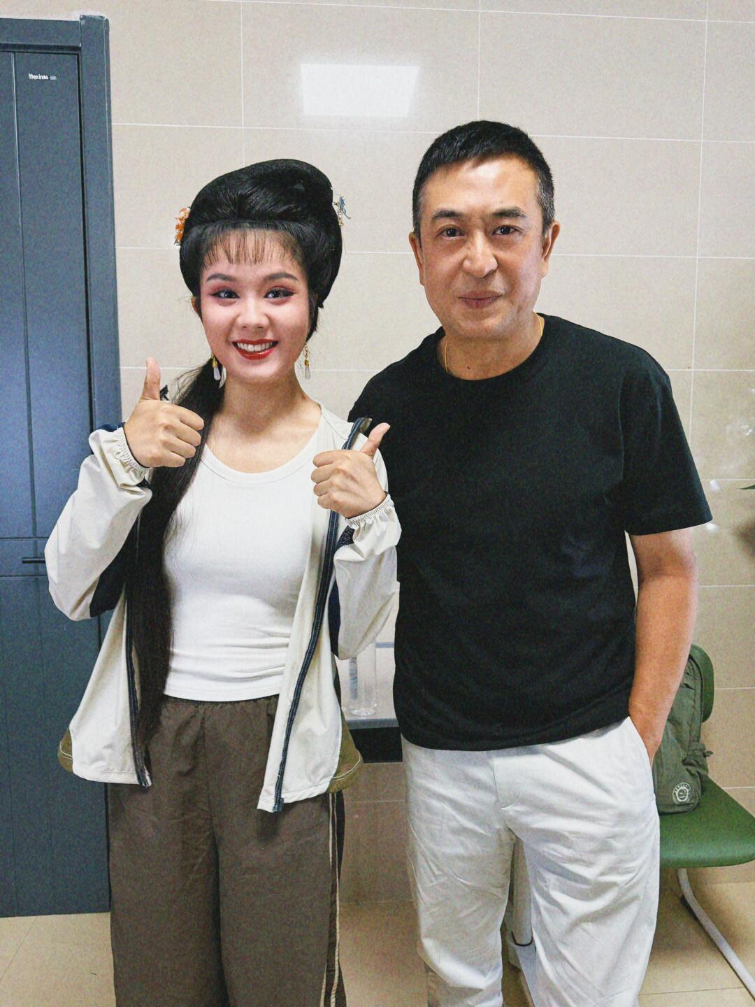 张嘉益能够横跨各个年龄层圈粉，不靠惊艳外表，凭借炉火纯青的演技、接地气的气质与低