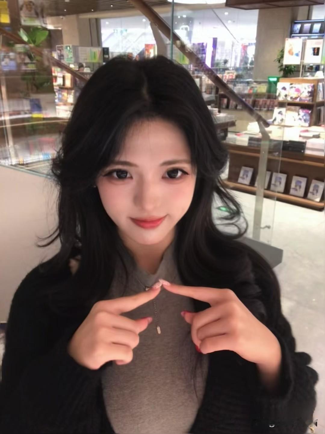 不用刻意浪漫
你站在那里
就是我所有的欢喜
美少女的微笑 甜系少女照