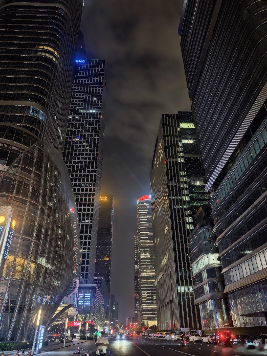 在帝都一共待了17个小时，三年没来帝都了，帝都对我还是有着强烈的吸引力。又做了一