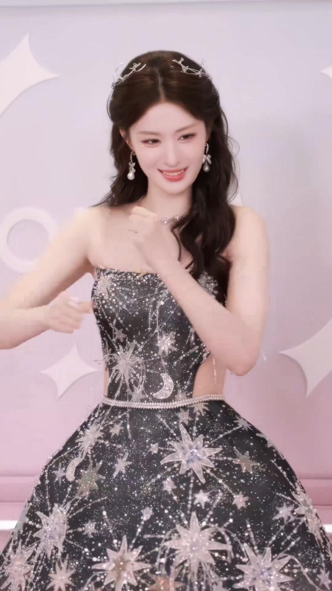 王楚然 骨子里藏着古典柔美感，气质清冷又不失柔和，镜头前表现力出众。不刻意迎合，