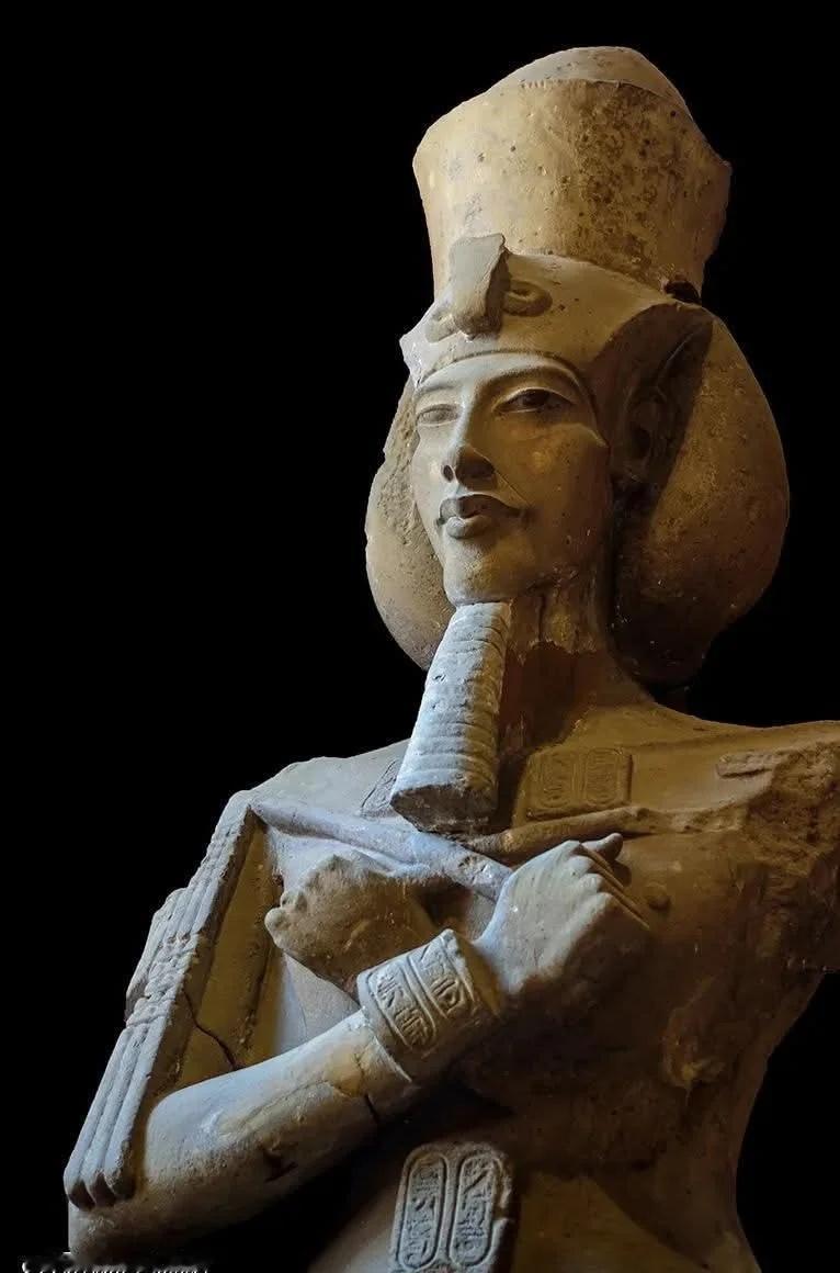 阿肯那顿（Akhenaten）要点概述
原名阿蒙霍特普四世，第十八王朝法老，阿蒙
