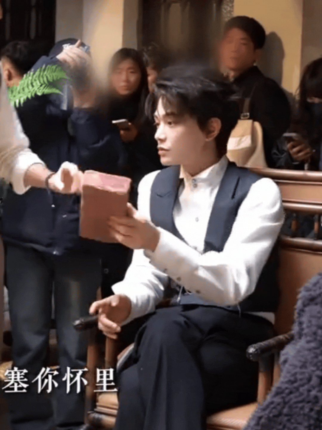 小瘸子这么性感的坐姿 