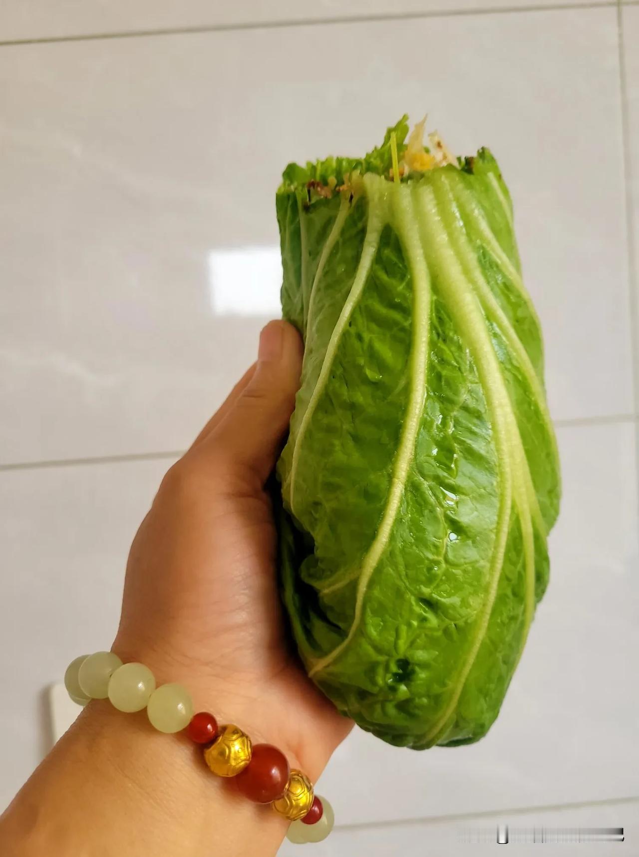 晚上用电饭煲闷了小米饭，很成功，只需比做大米饭时水放的稍微少一些。炸了一碗鸡蛋酱