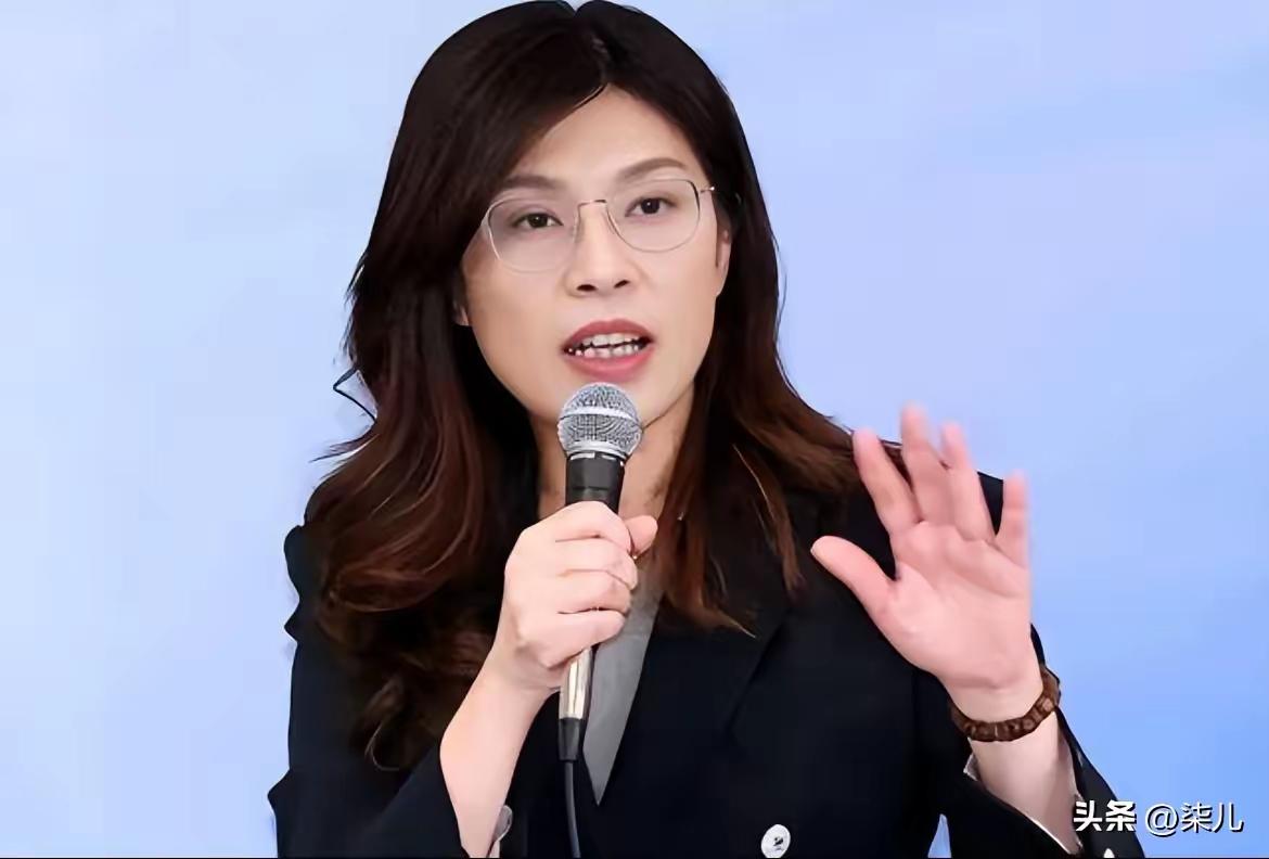 事以密成，言出必败!
不管是真心，还是假意，郑丽文的肠子都应该是悔青了！
一个成