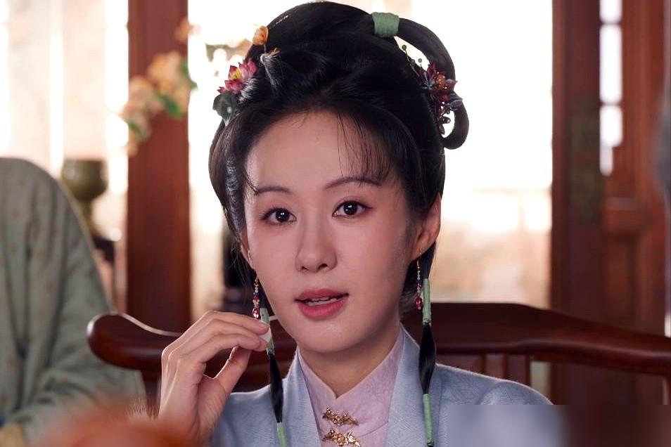 十六年，她装得比谁都像，连亲爹都嫌她窝囊。结果大结局一亮琵琶，直接把仇人送走了。