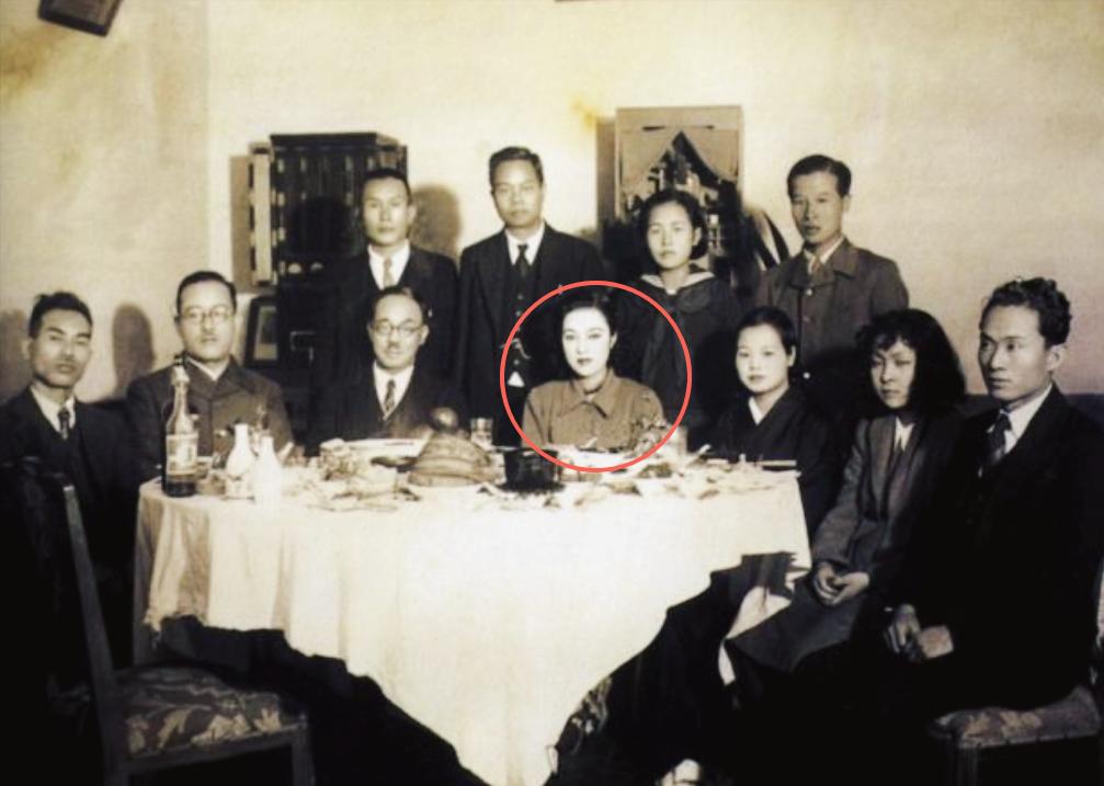 女汉奸被判死刑，临刑前出示一证物被无罪释放，一直活到94岁。

李香兰，原名山口