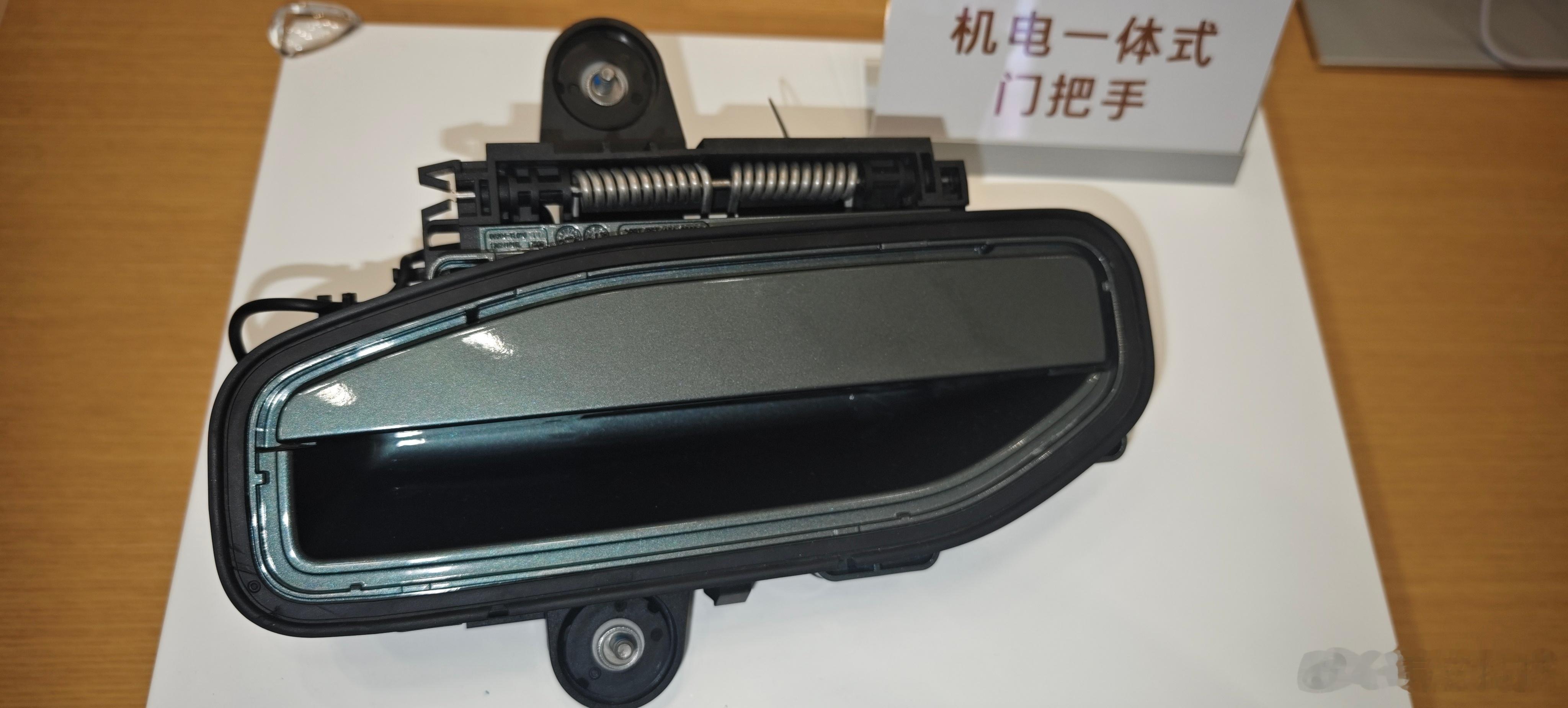 最近看了不少车，感觉变化挺大的！丰田日产新出的电车基本和新势力一模一样了，本田还