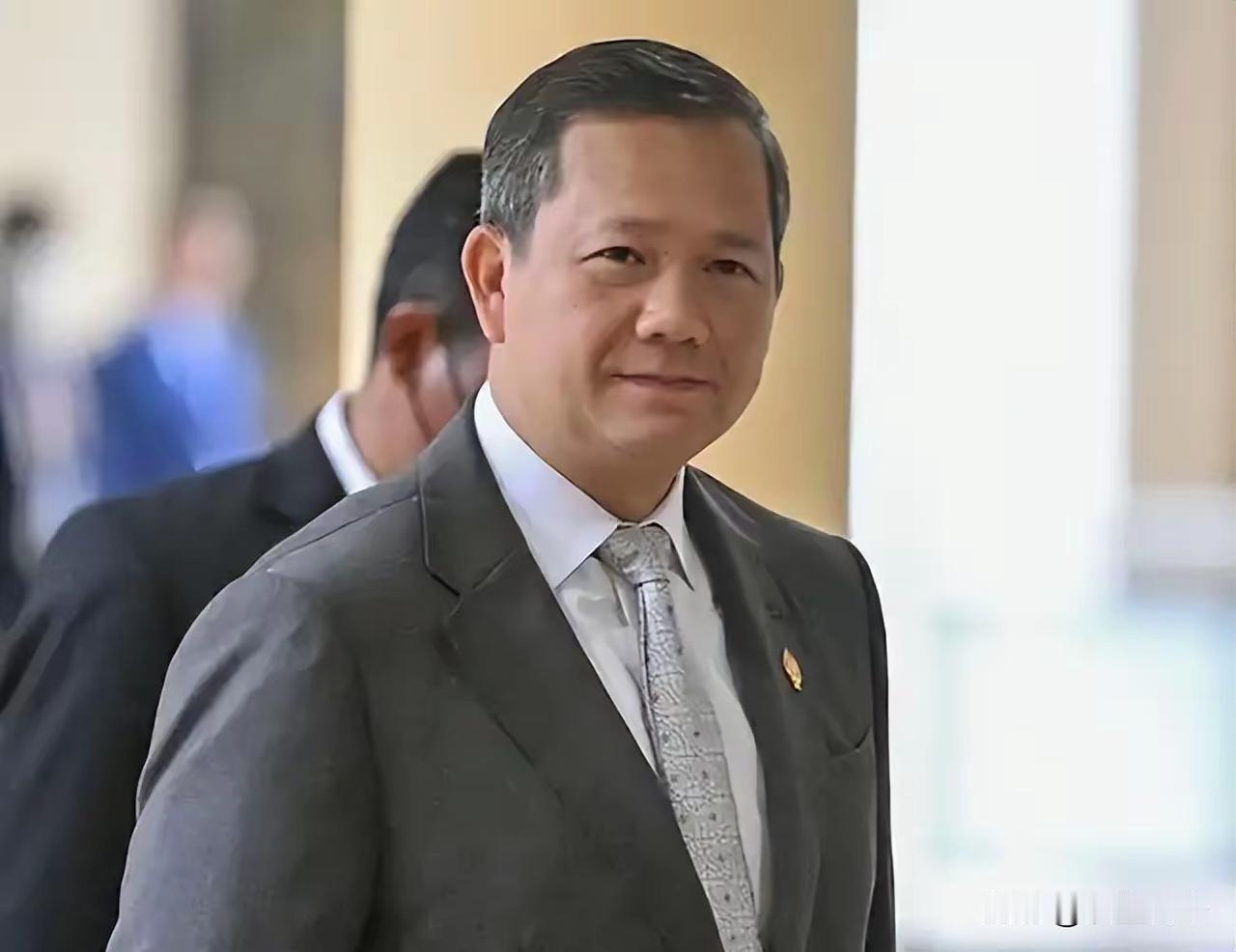 柬埔寨这外交走向真是让人惊掉下巴。之前中国出钱出力帮建的云壤海军基地，美军军舰就