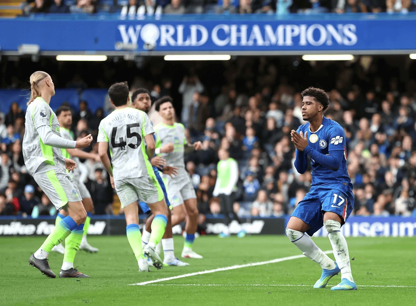 安德烈-桑托斯承认蓝军正处于“艰难时刻”，但这位巴西中场球员仍然相信球队能够强势