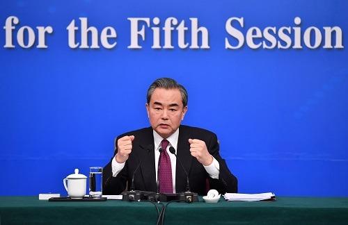 拒绝写那些不咸不淡、一本正经的外交辞令。看完2017年那场剑拔弩张的半岛危局，再