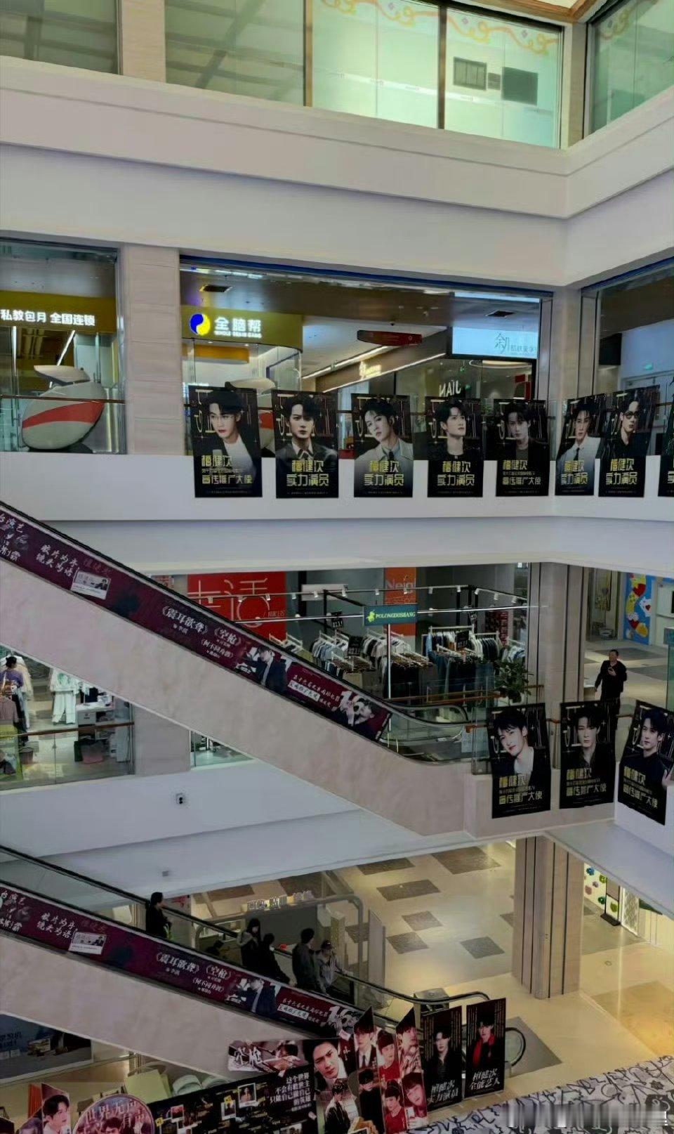 檀健次官宣北影节开幕式北京十里汇檀健次痛楼：7米花墙+3.5米角色墙+7米横幅大