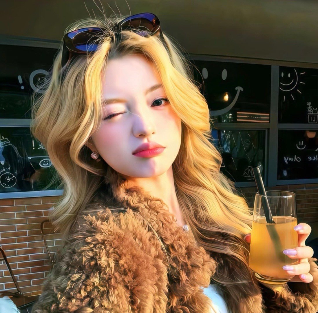 如果喜欢话多的就上班找我，喜欢高冷的就下班找我。 