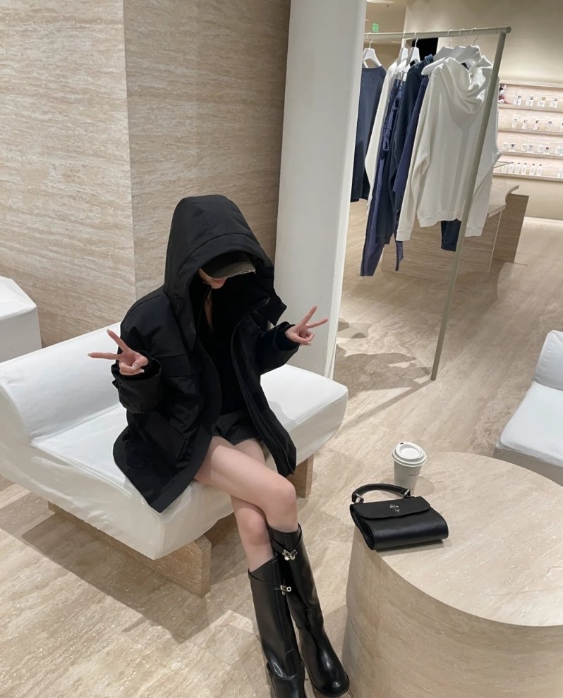 这烂透的生活耗尽了我所有的真诚 每天还伴演着稳定情绪 从未要求过什么但也什么都没