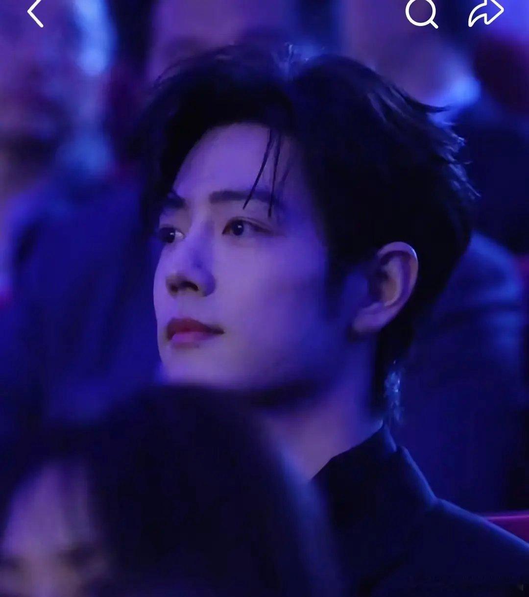 第33届北京大学生电影节，肖战内场图，眉目如画啊！ 