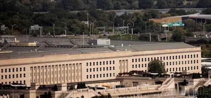 美军大规模空袭伊斯兰国

当地时间12月19日，美国军方对数十处与“伊斯兰国”有