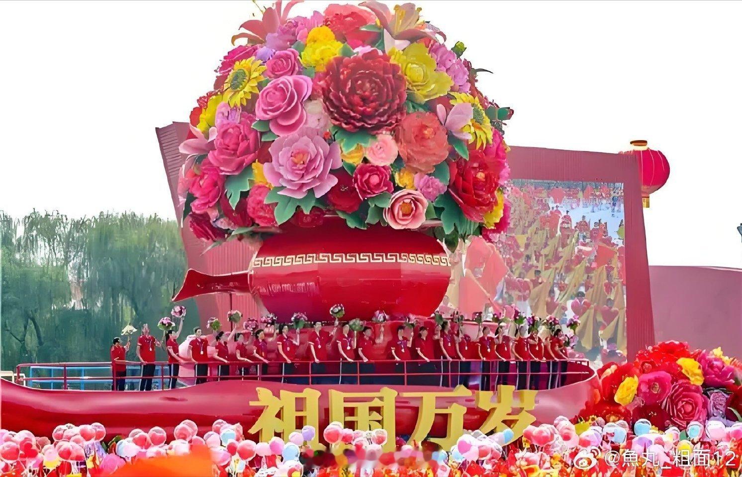 升国旗是对祖国最深情的告白 那一年中国女排在世界杯夺得冠军🏆，回国登上了国庆阅