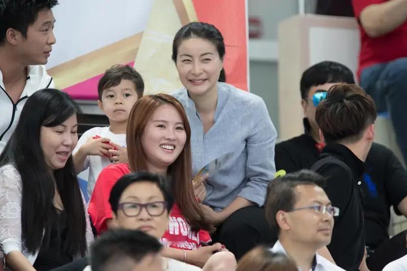 要说中国女子跳水王者，这几位都堪称传奇。
高敏是中国跳水首位奥运金牌得主，198