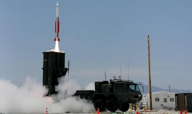 【日本欲在与那国岛部署中程导弹，宋忠平：如中日开战首批打击目标】日本政坛最近像突