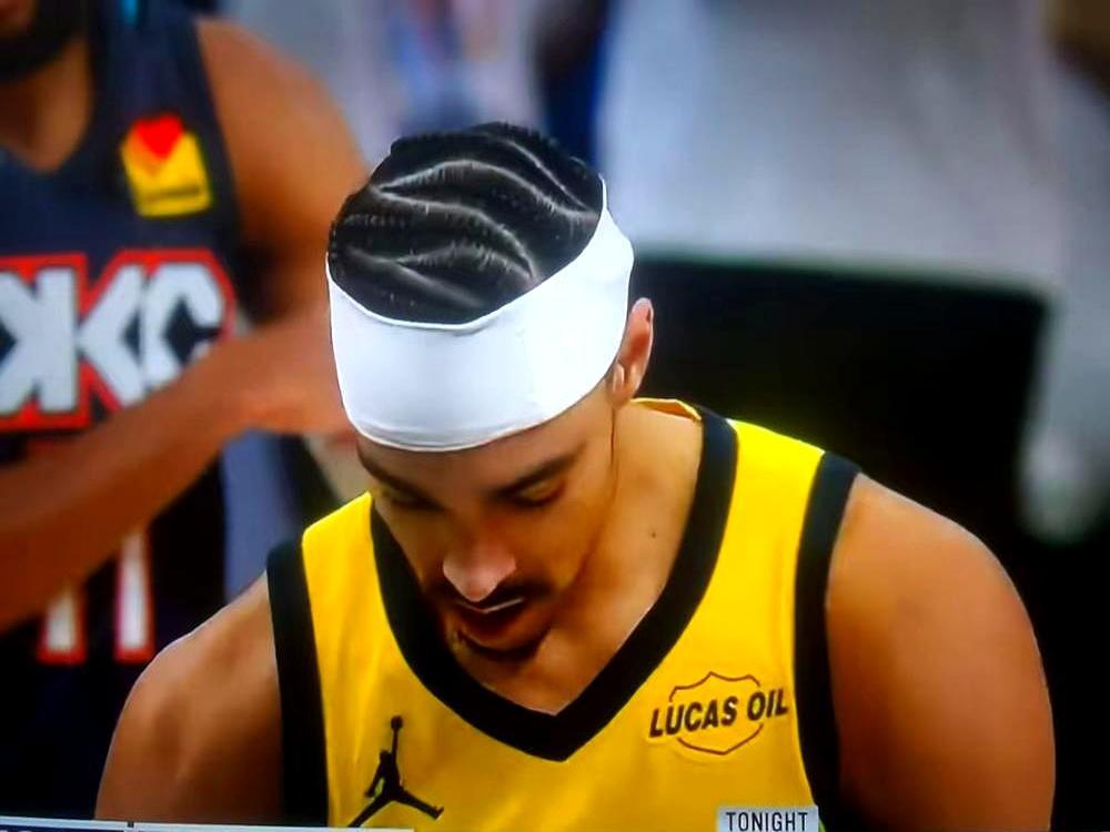 Game 4，最后两分钟，17个哨子全被回放，联盟报告一句“没错”把 Pacer