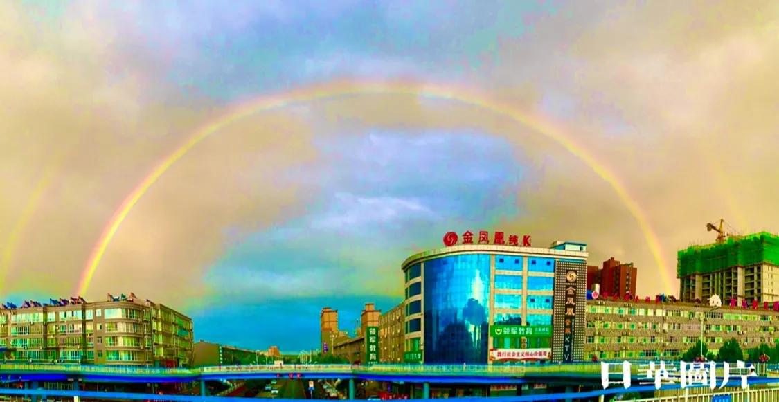 胡编了几句顺口溜仍到网上，AI的妙评来了—
峪水河畔青石殿，
东王坡头蝎子山。