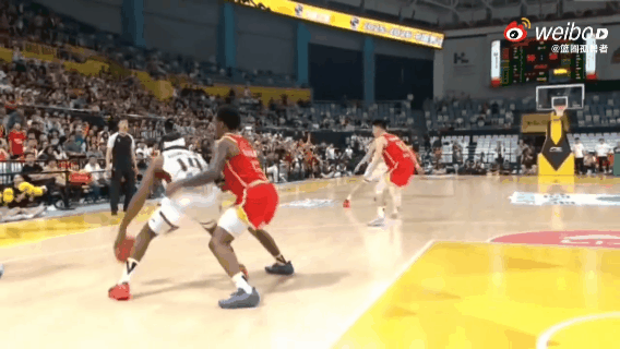 尼克斯绝杀马刺这球，跟山西男篮于米提绝杀广厦这球太像了，我说这么眼熟呢！尼克斯绝