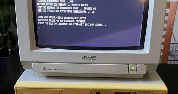 内存才640KB！网友衣柜里翻出40年前286兼容机：电池都漏液了