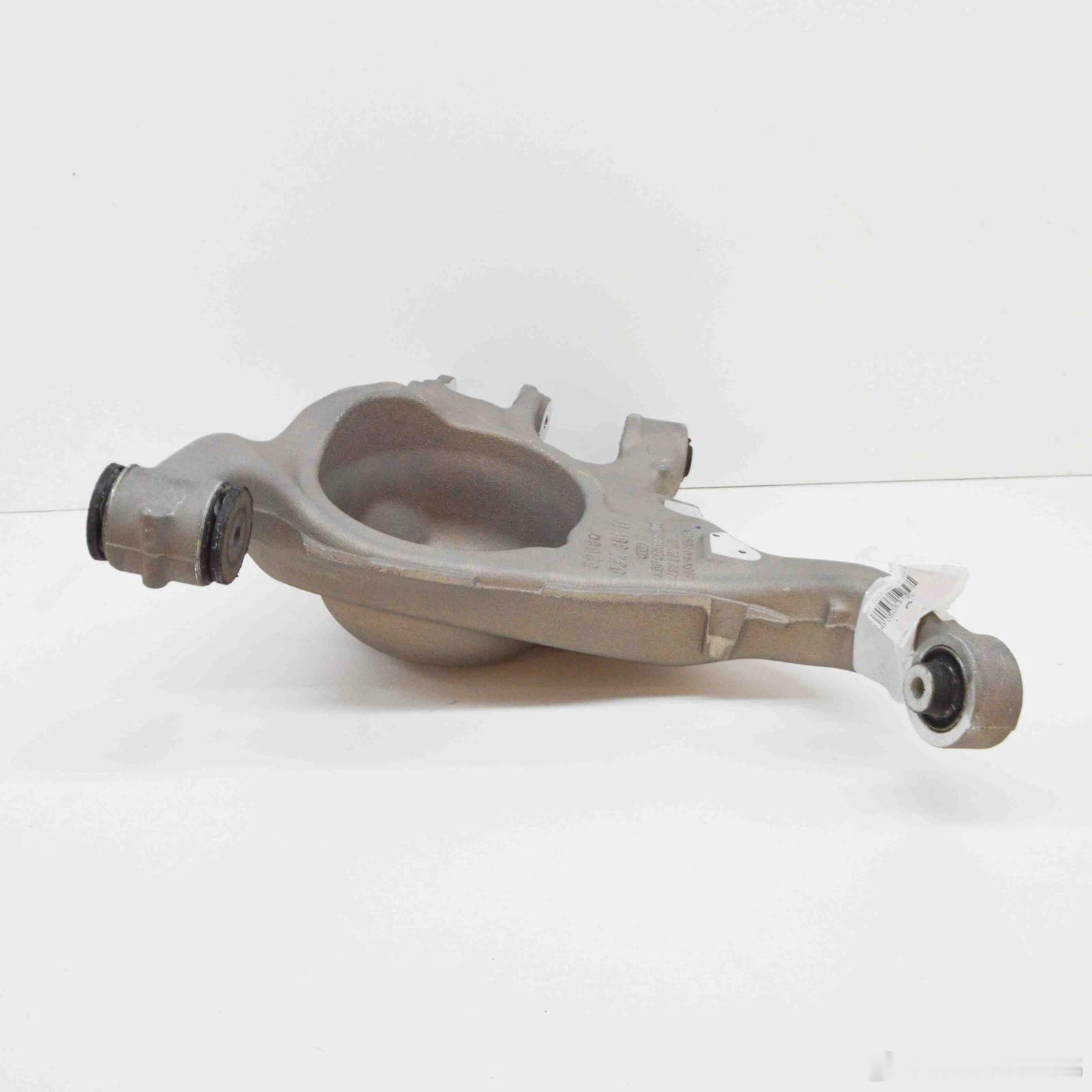 奥迪C6的Allroad 。。。应该是铝下臂的柳堡腿。。。