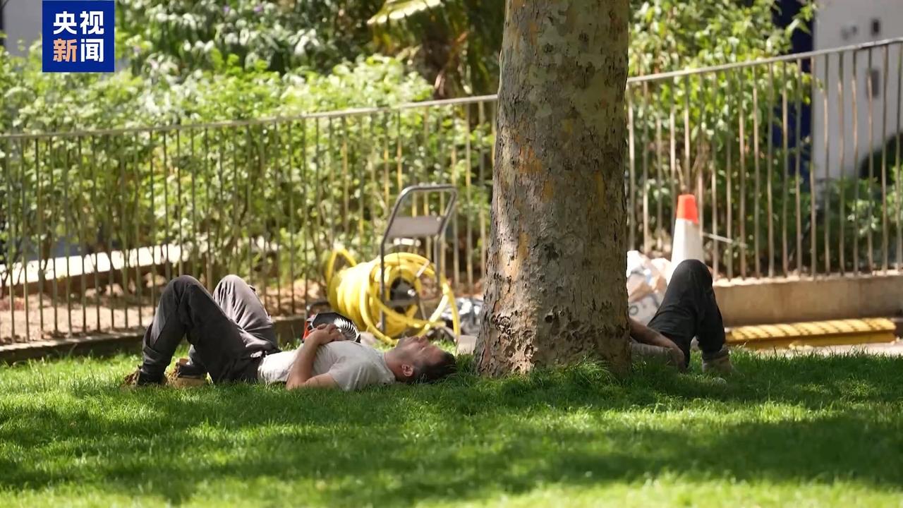 倔强的欧洲不倔了
世界气象组织官员26日表示，近日席卷西欧、打破多项气温纪录的热