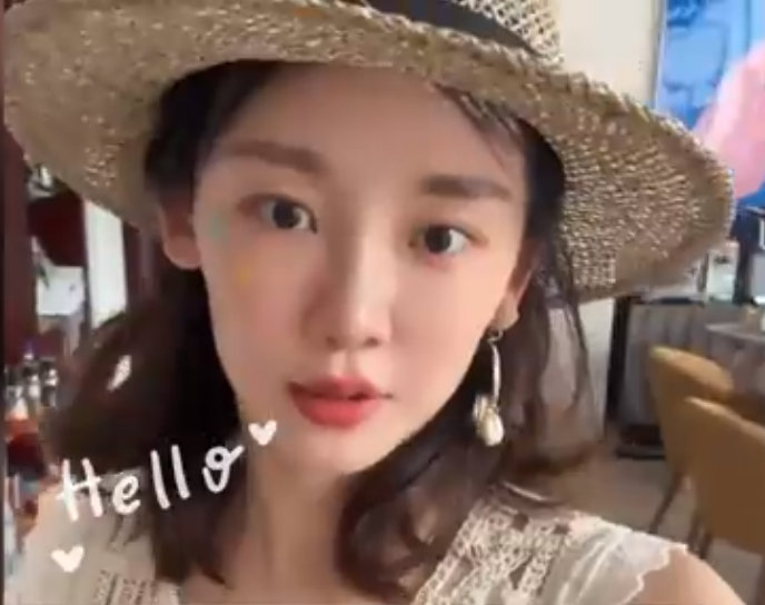 郑恺和苗苗把生活过成了诗，一家人在阿那亚度假好幸福，出门旅行都带着明星味儿！ ​