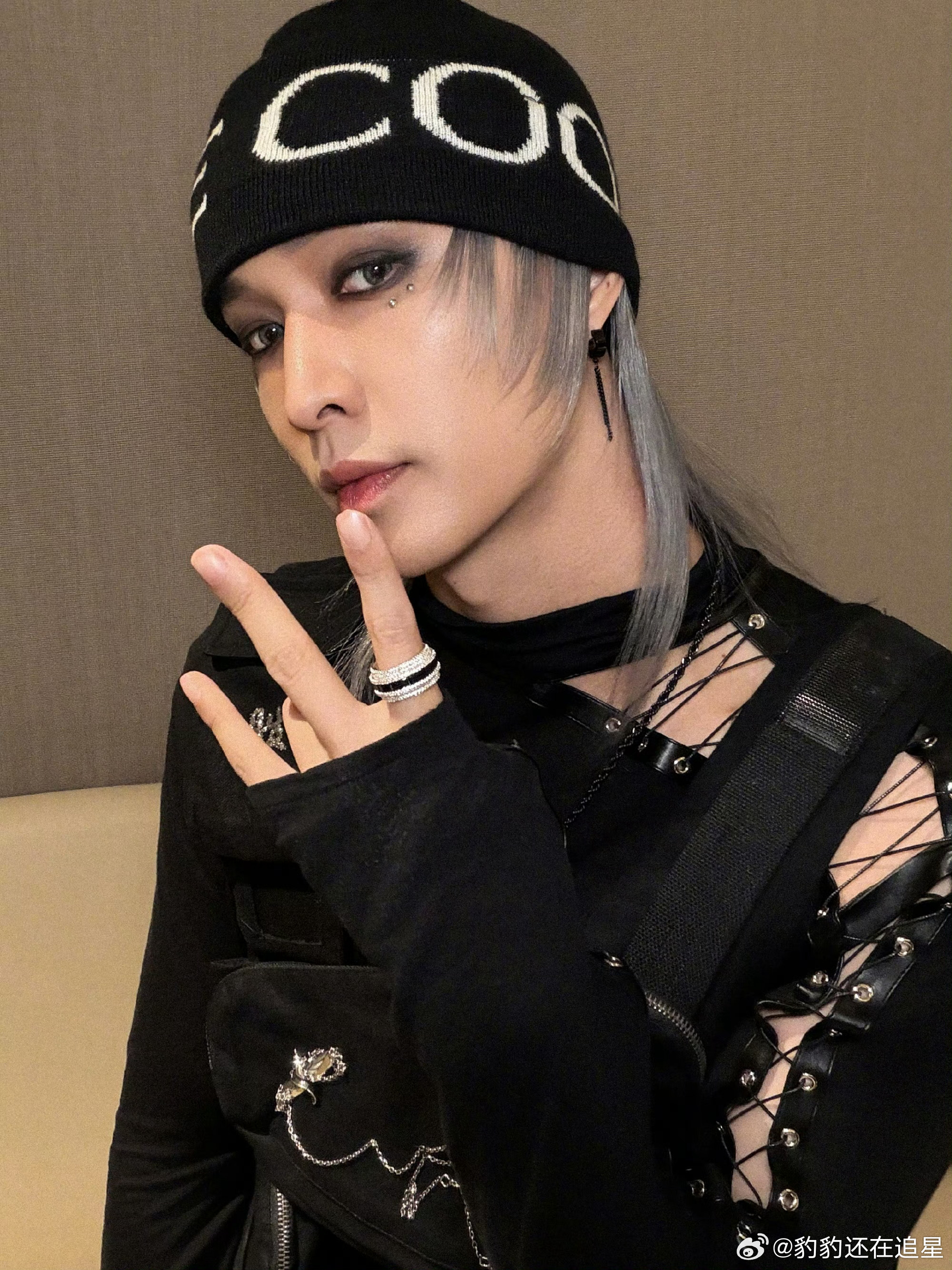 张艺兴微博音乐盛典四榜TOP1哦莫 全能艺人的实力是这样的[期待] ​​​