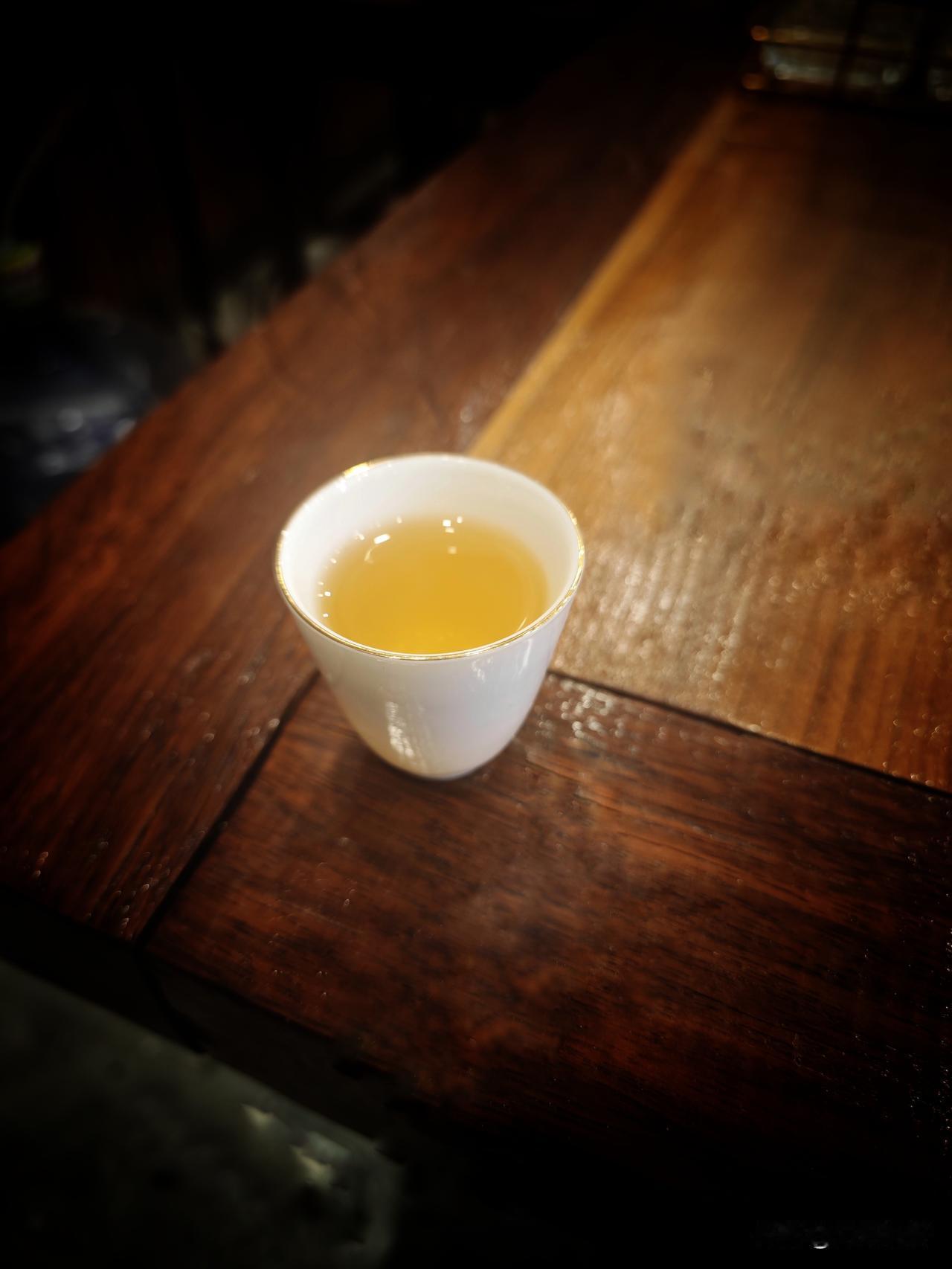 老酒不过茅台酒，新茶必先易武茶