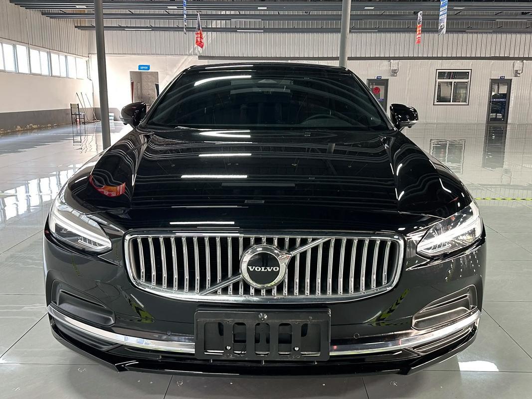 24-30万买中大型豪华轿车？二手沃尔沃S90，安全、健康、低调有内涵。
S90